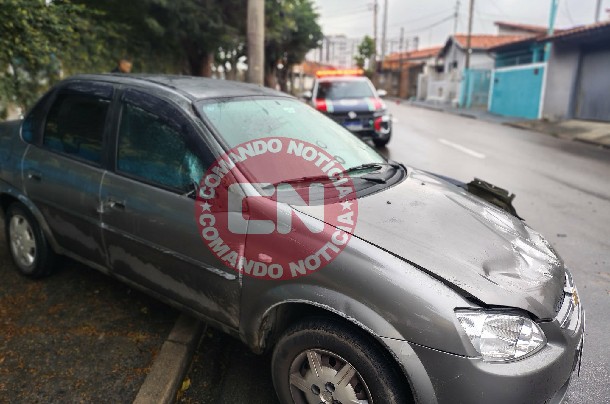 Mulher cochila e bate carro2