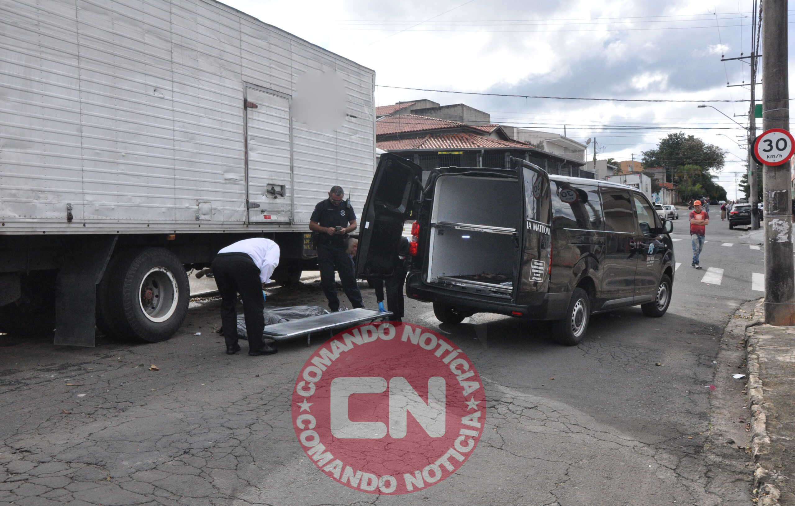 Rapaz 31 anos sem vida embaixo caminhÃo 1