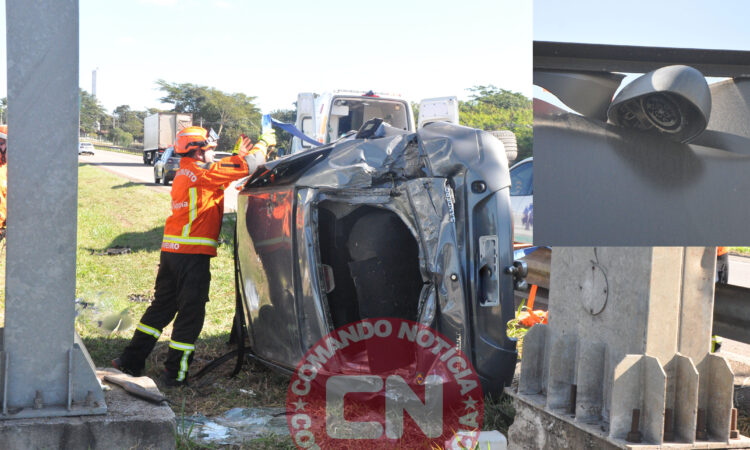 Renaul colide em estrutura