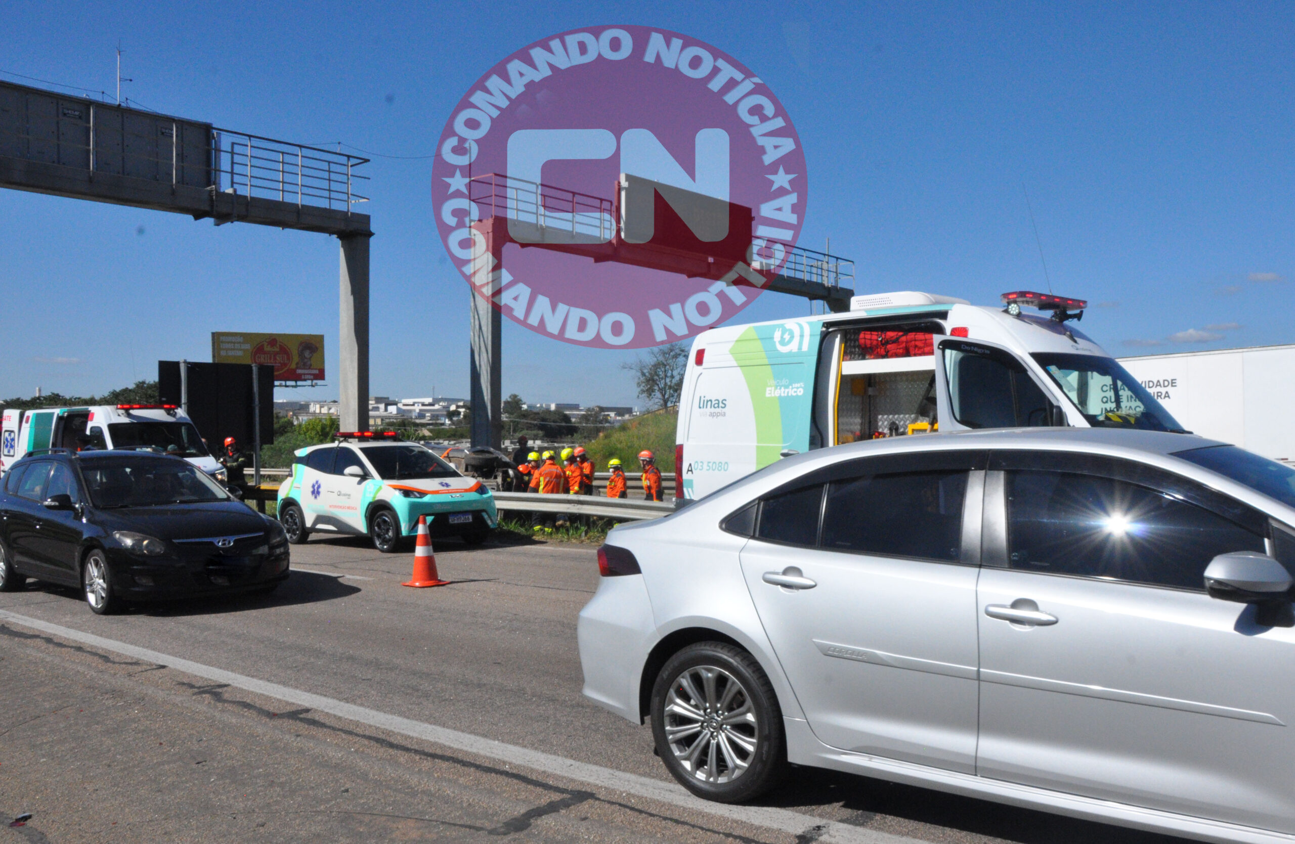 Renaul colide em estrutura 4