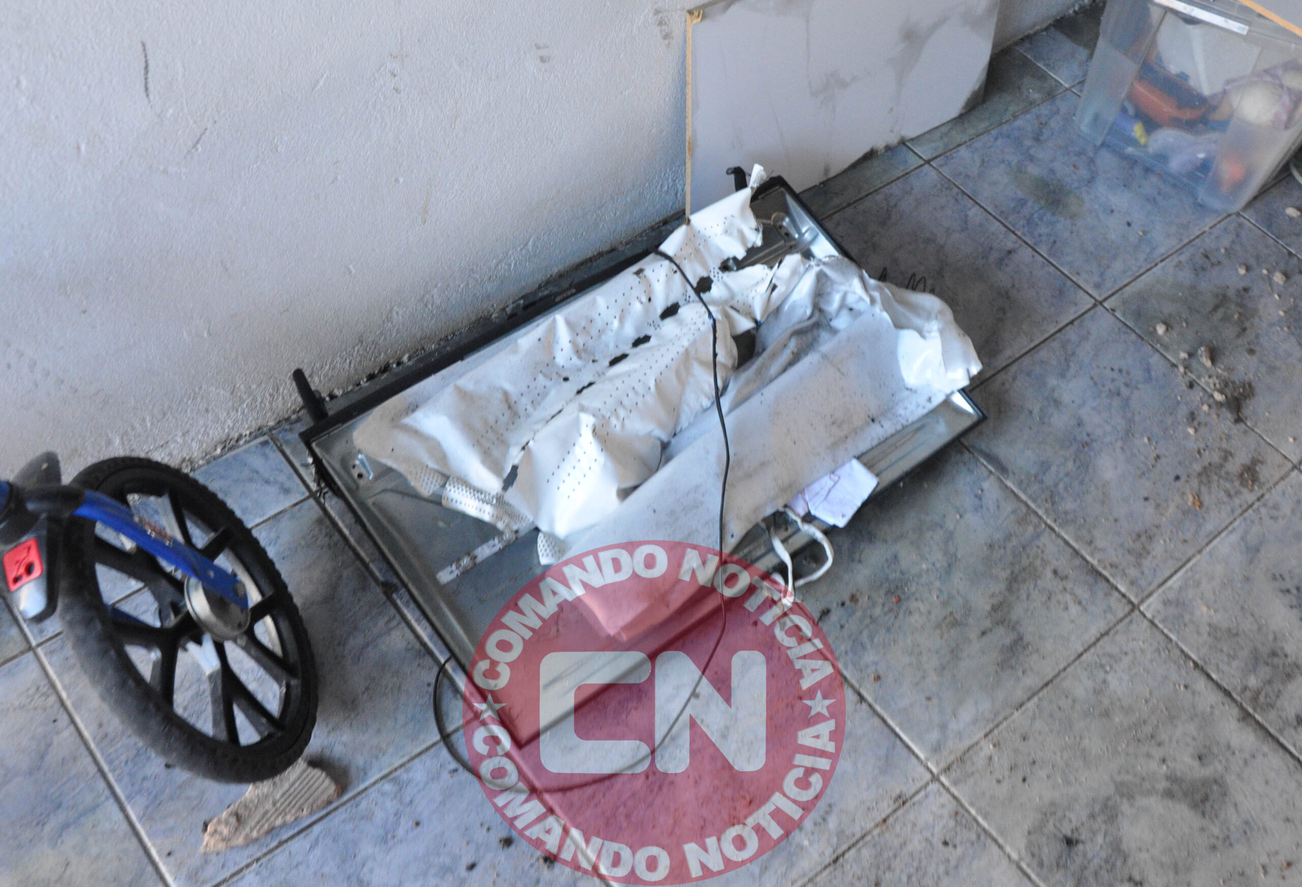 Casa pega fogo na rua 26 2