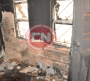 Casa pega fogo na rua 26