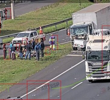 ColisÃo caminhoes rodovia americana