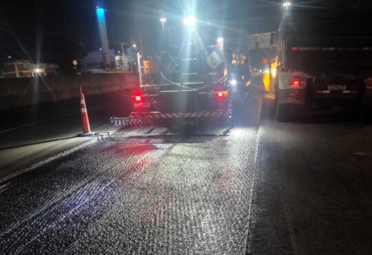 Com menor impacto no trânsito, as obras de recapeamento de 125 quilômetros da sp 075 acontecem no período da noite (1)