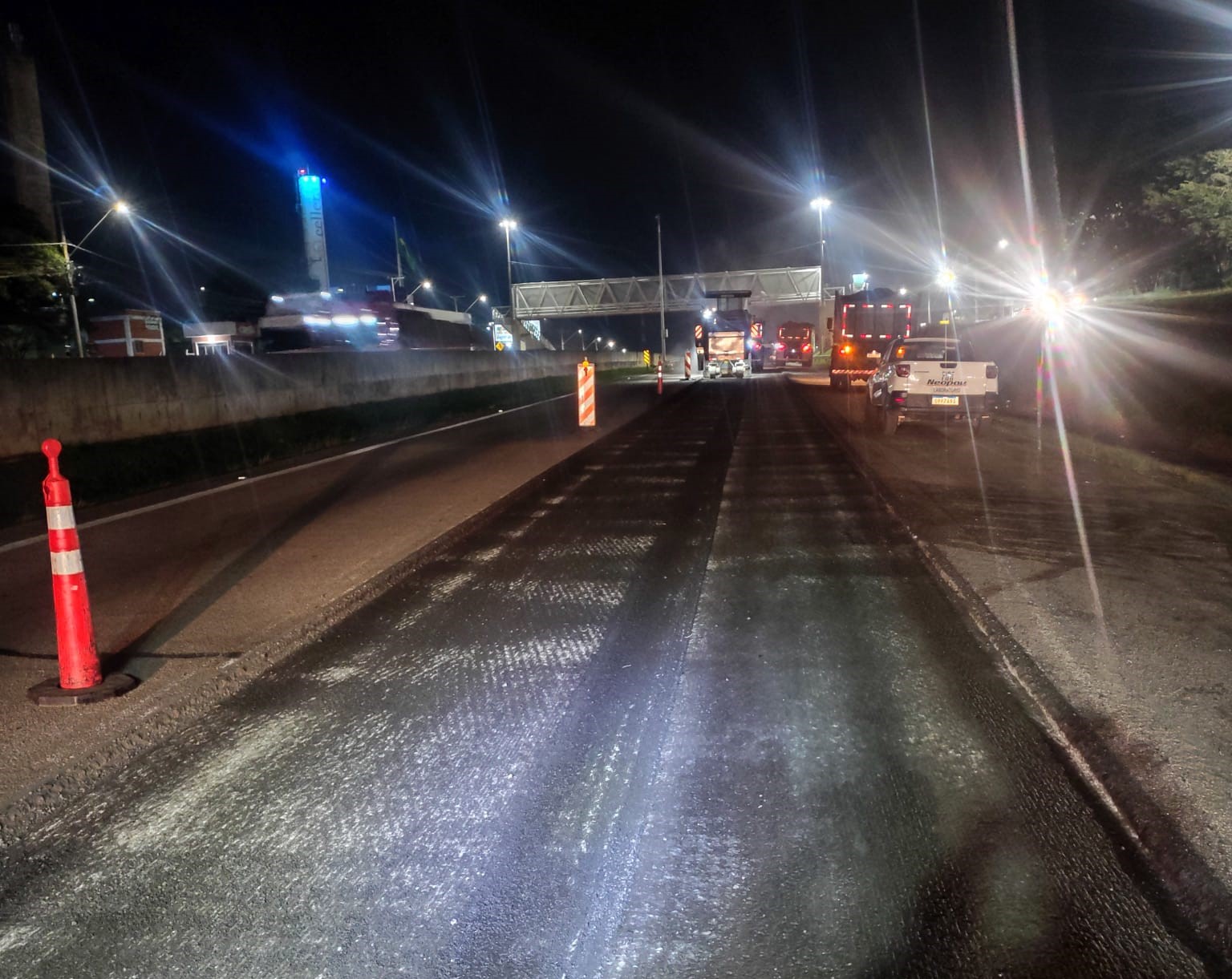 Com menor impacto no trânsito, as obras de recapeamento de 125 quilômetros da sp 075 acontecem no período da noite (3)