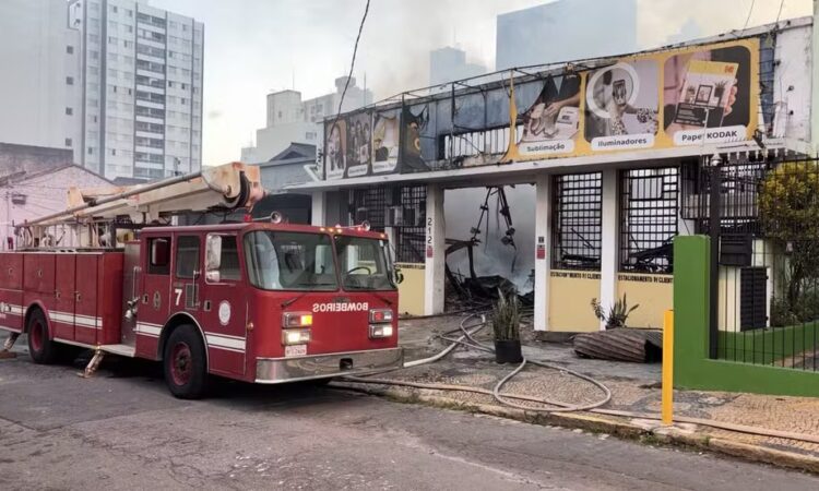 Loja de fotografias incendiada helen saconni