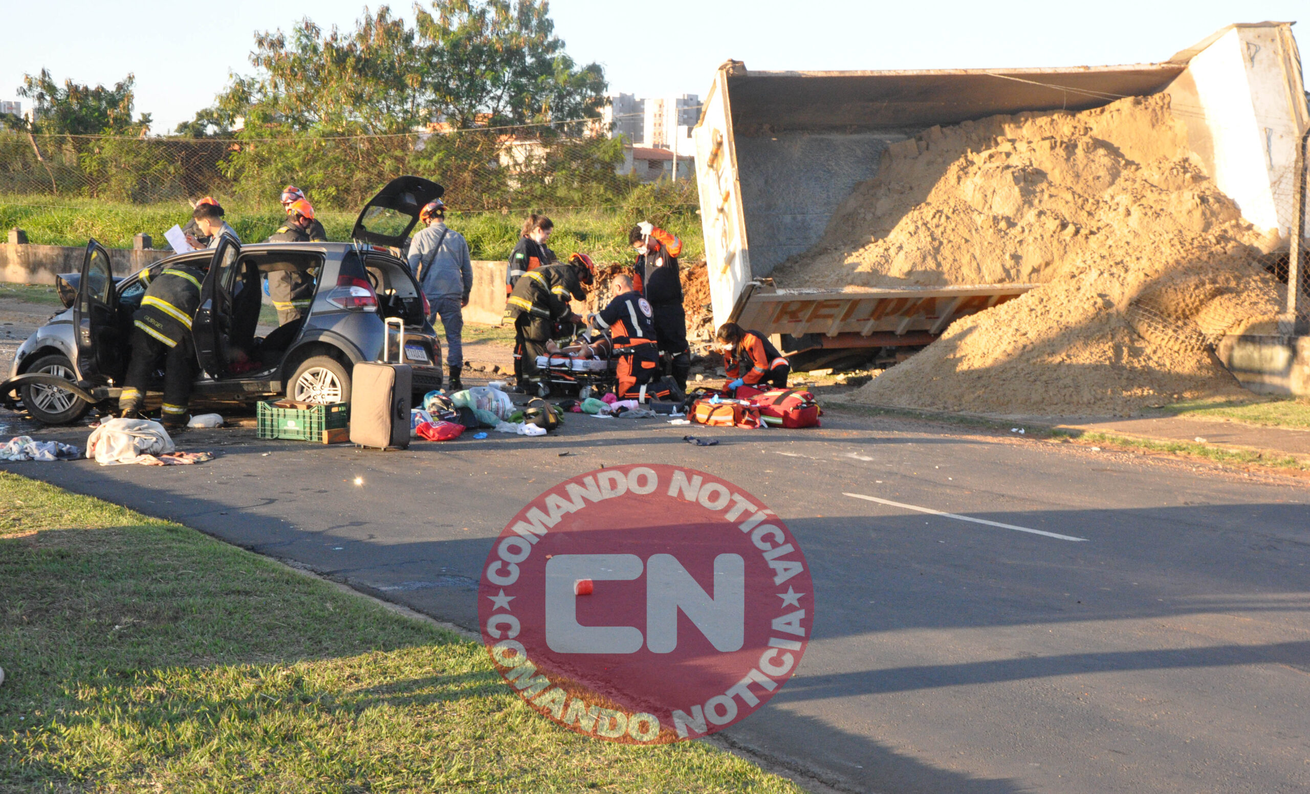 Mobi atingido por caminhÃo 10