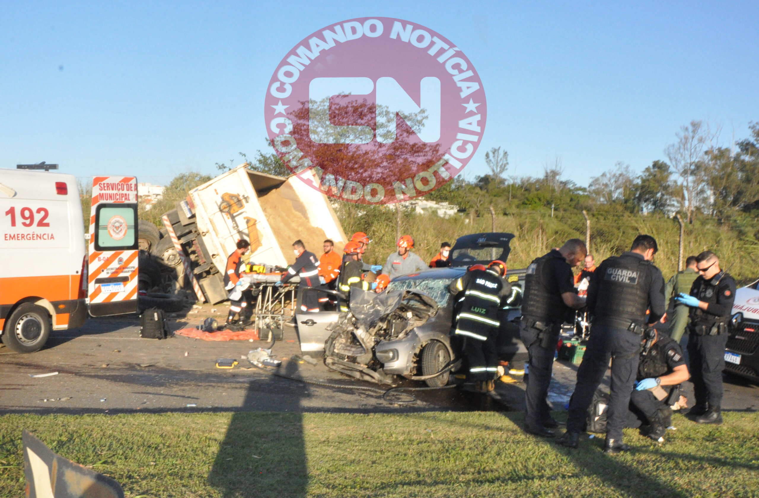 Mobi atingido por caminhÃo 11