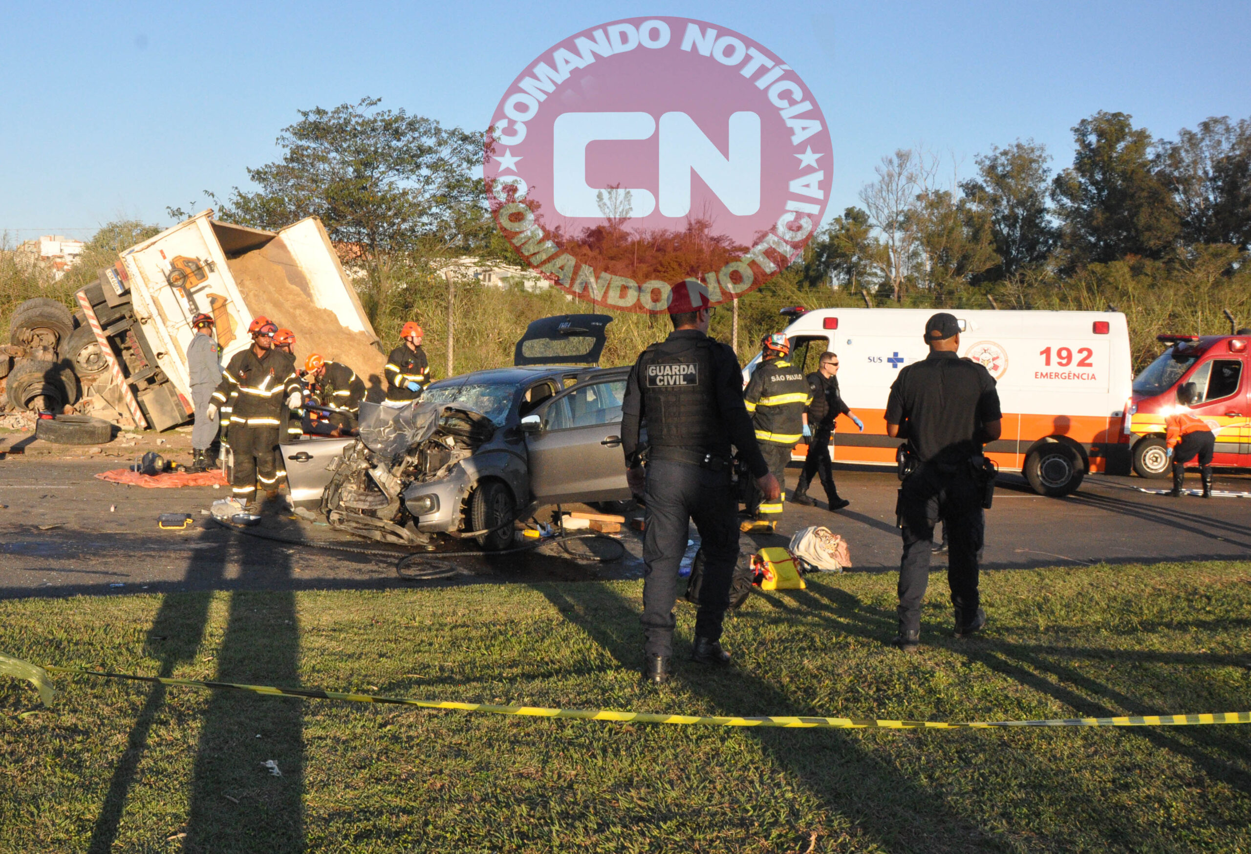 Mobi atingido por caminhÃo 7