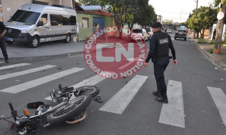 Moto colide viatura canil