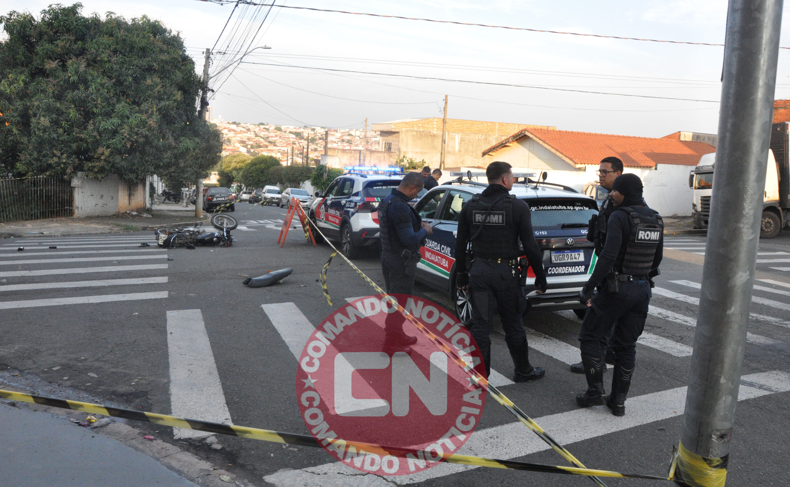 Moto colide viatura canil 1