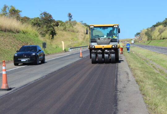 Obras de recapeamento que estão sendo realizadas nos trechos das rodovias sp 075, castello branco e contorno de itu (2)