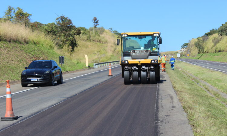 Obras de recapeamento que estão sendo realizadas nos trechos das rodovias sp 075, castello branco e contorno de itu (2)