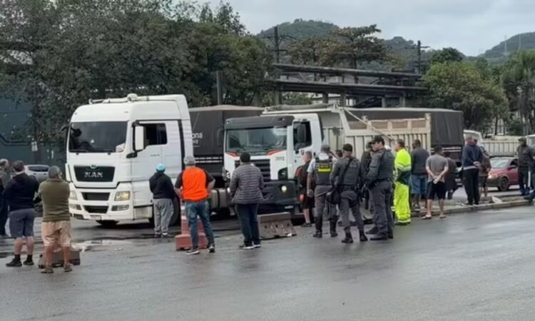 Sindicam greve santos