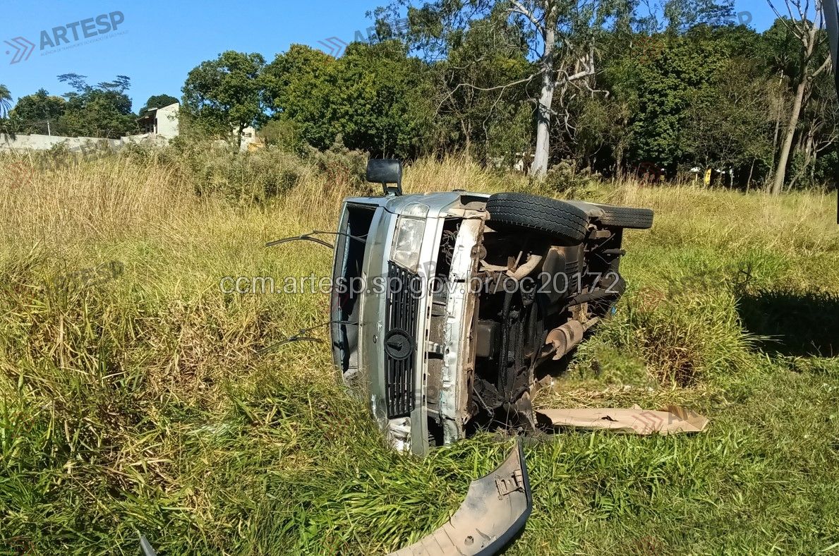 Van tomba em rodovia de campinas 1