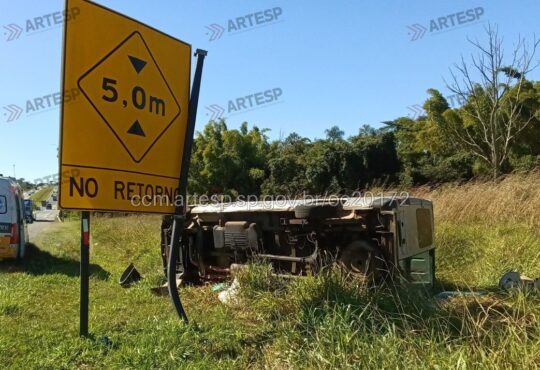 Van tomba em rodovia de campinas