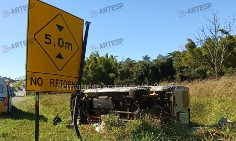 Van tomba em rodovia de campinas