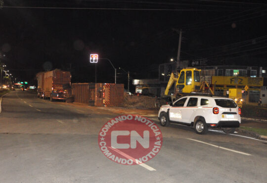 Carreta de cana tomba