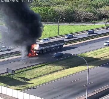 Carreta pega fogo d pedro