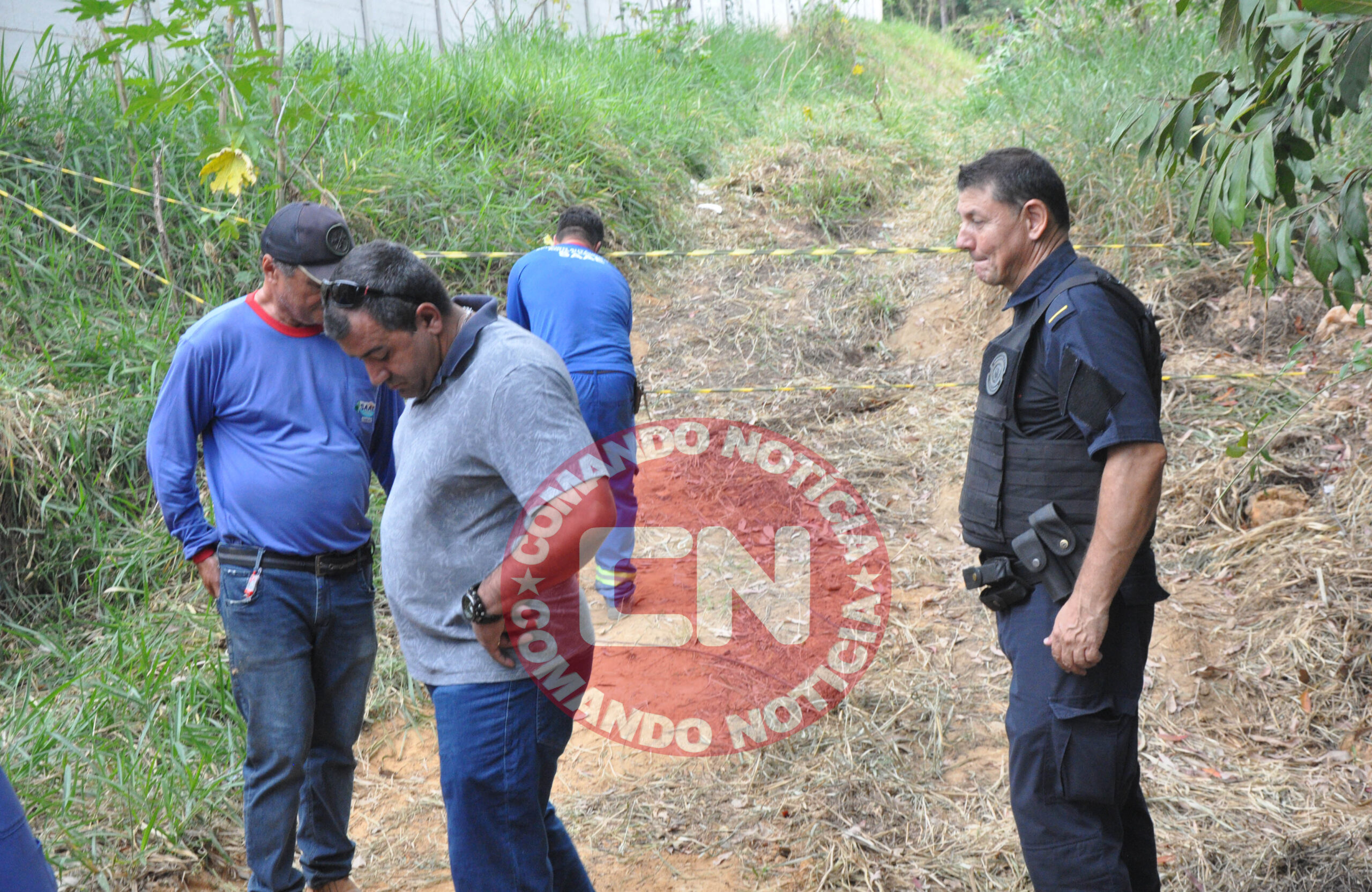 Desabamento fere funcionarios do saae