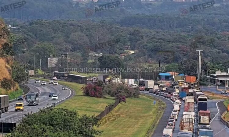 Engavetamento na sp 280 itu