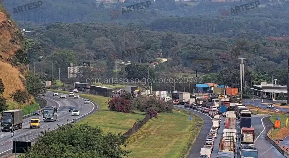 Engavetamento na sp 280 itu