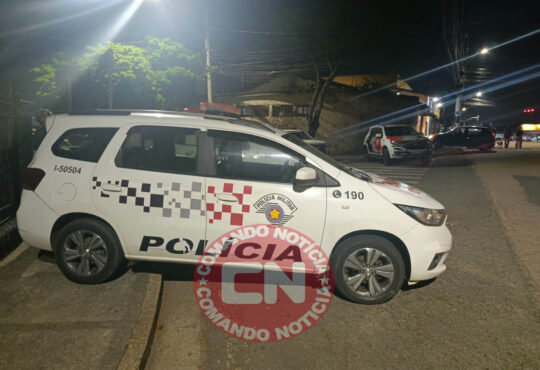 Homem reage com arma falsa e morre itu cópia