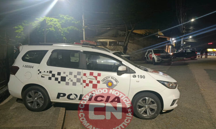 Homem reage com arma falsa e morre itu cópia