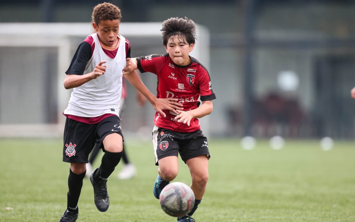 Jogo adolescente primavera