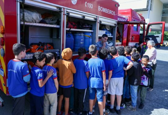 Leonardo cruz bombeiro na escola