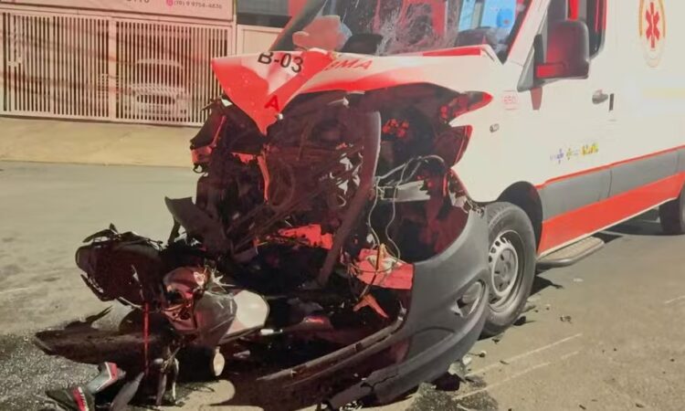 Moto em fuga bate em samu campinas