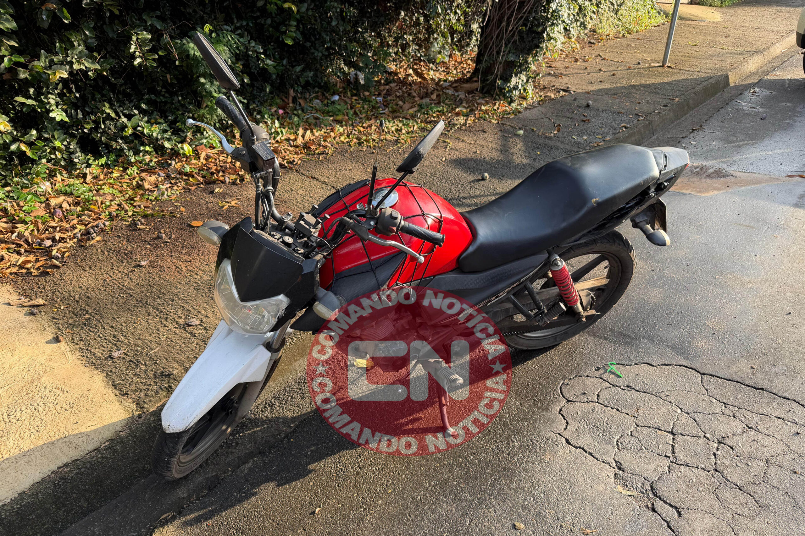 Moto escorrega e fere motociclista desvio pedagio