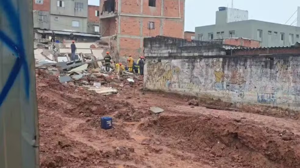 Predio desaba em sb campo