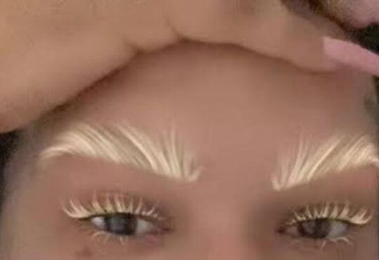 Olhos e cÍlios magnific