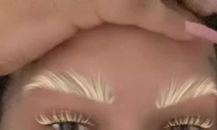 Olhos e cÍlios magnific