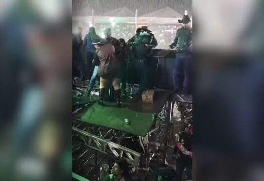 Queda arquibancada camarote varzea paulista