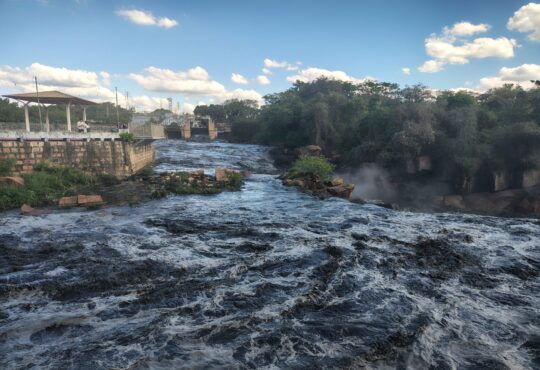 Rio tiete escuro em salto