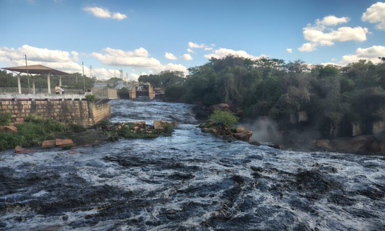 Rio tiete escuro em salto