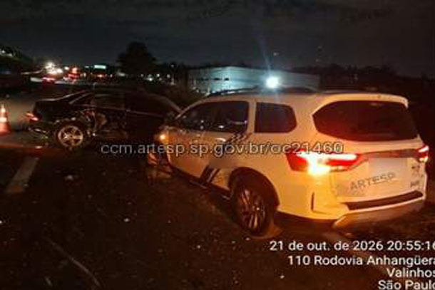 Acidente carros e carreta valinhos