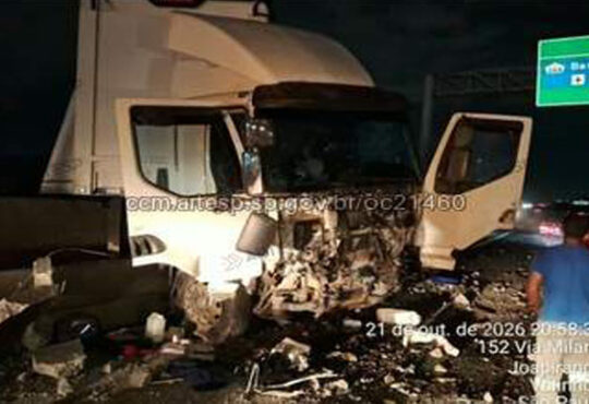 Carreta acidente carro valinhos
