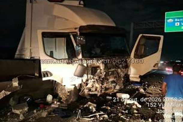 Carreta acidente carro valinhos