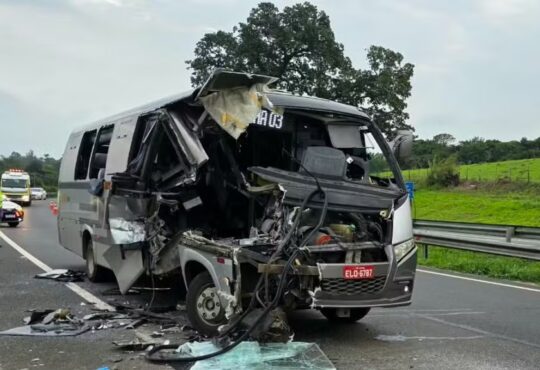 ColisÃo micro onibus em jaguariuna tordesilha