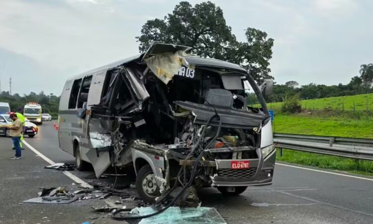 ColisÃo micro onibus em jaguariuna tordesilha