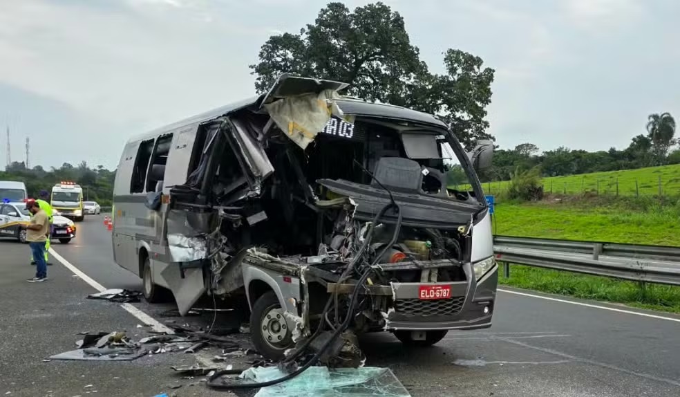 ColisÃo micro onibus em jaguariuna tordesilha