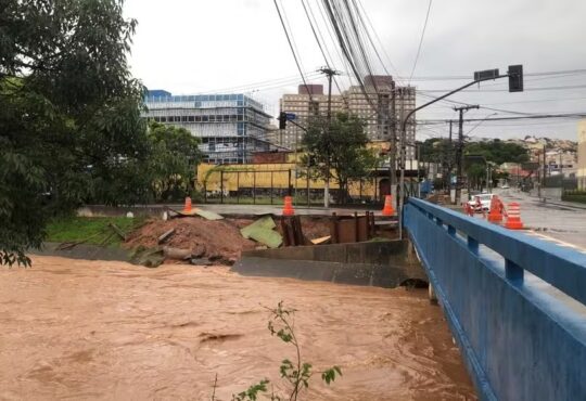 Chuva forte atinge jundiaÍ transito