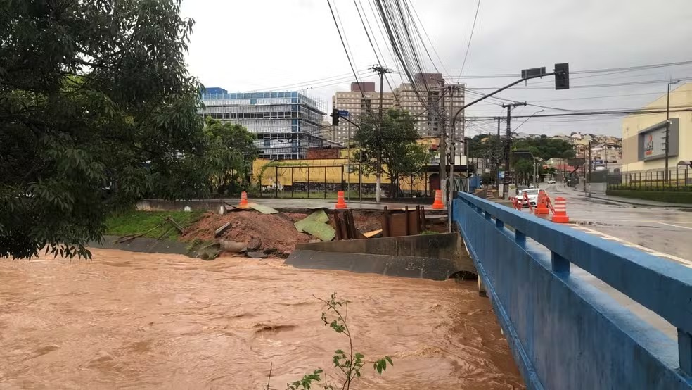 Chuva forte atinge jundiaÍ transito