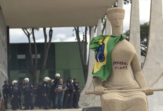 Estatua baton joedson alves