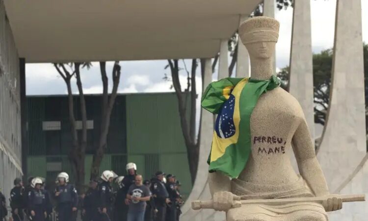 Estatua baton joedson alves