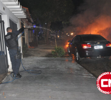 Ex coloca fogo em carro 4