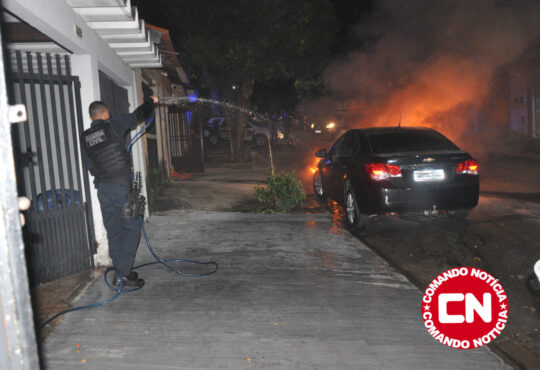 Ex coloca fogo em carro 4